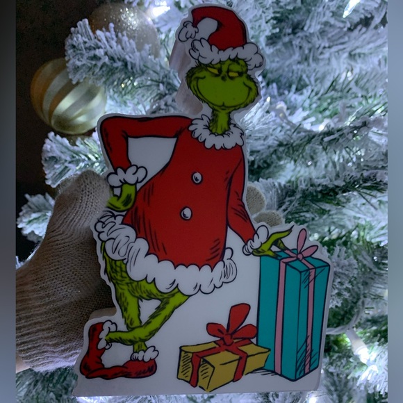 SOLD🚫The Grinch Holiday Decor for Wall or Table - Picture 4 of 11
